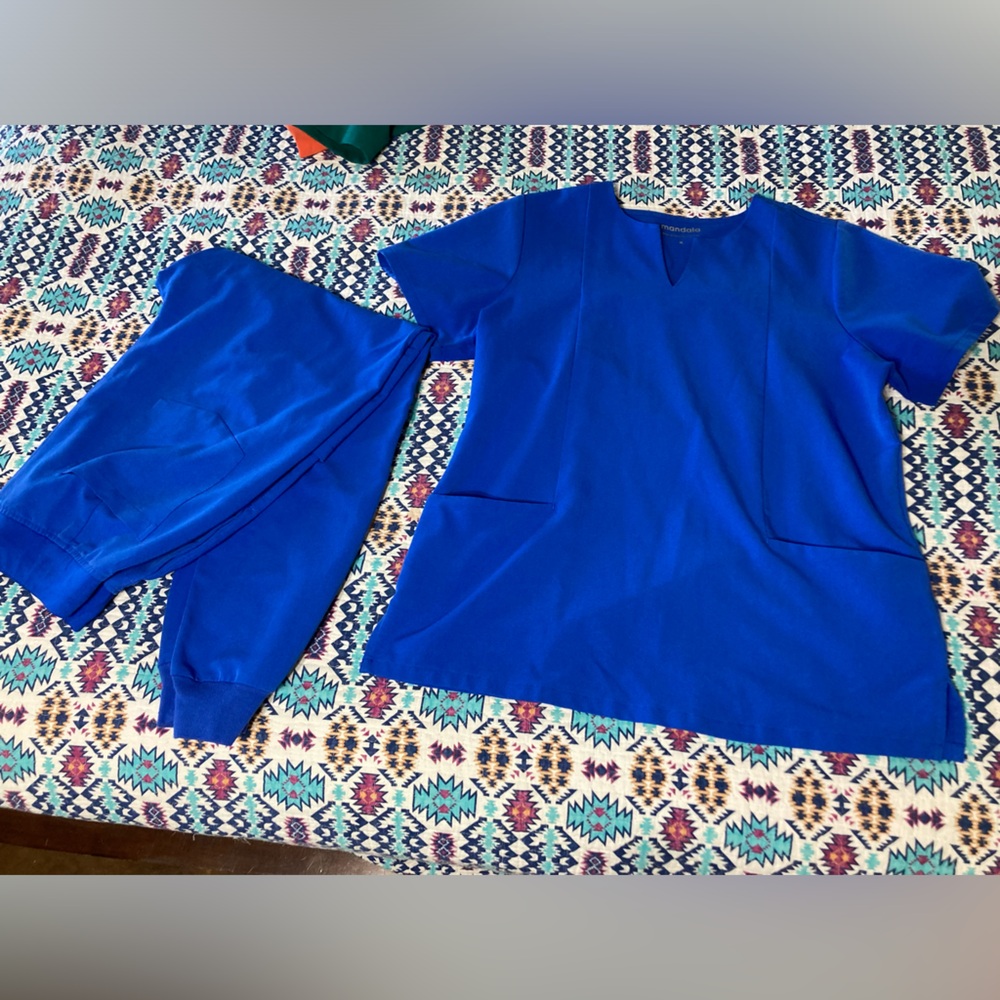 Mandala jogger scrubs M